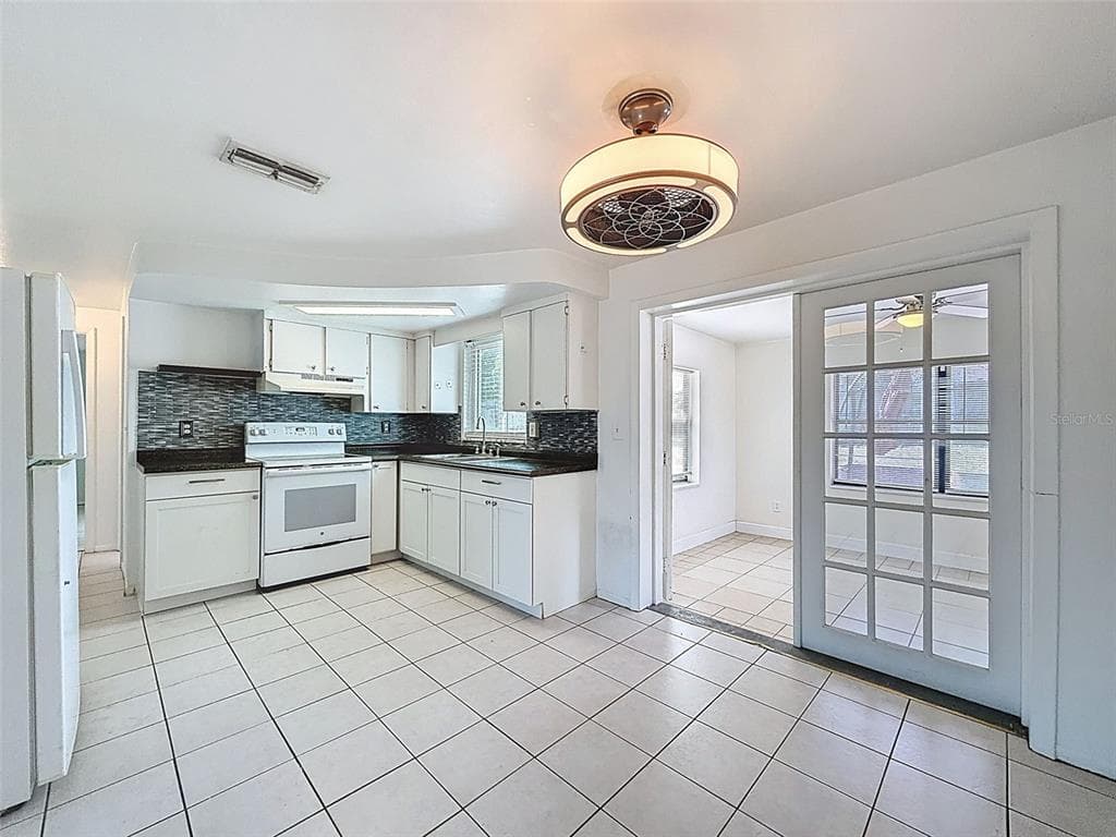 4130 CRESTFIELD AVENUE, HOLIDAY, FL 34691 — zdjęcie 2