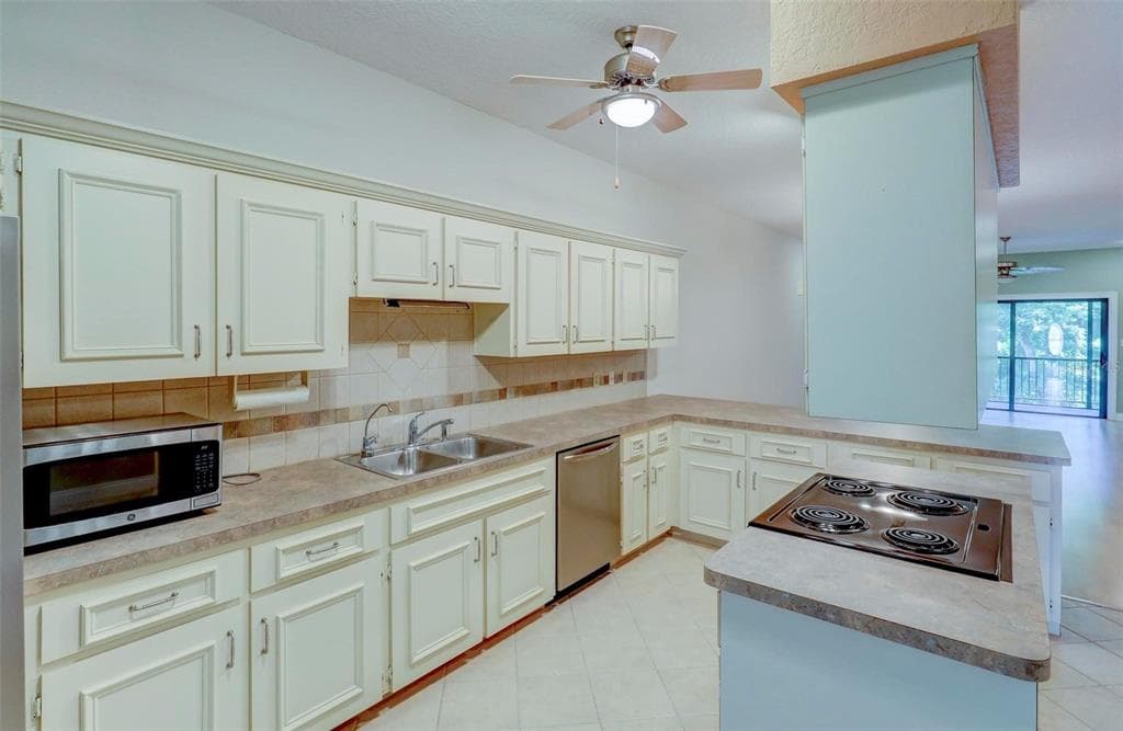 7032 RIVER RUN BOULEVARD, WEEKI WACHEE, FL 34607 — zdjęcie 5
