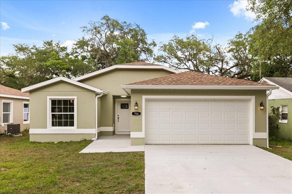 706 BEECHER STREET, LEESBURG, FL 34748