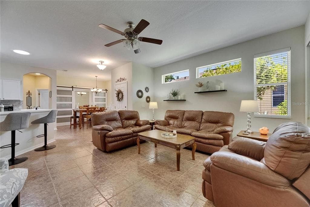 2068 SIFIELD GREENS WAY, SUN CITY CENTER, FL 33573 — zdjęcie 4