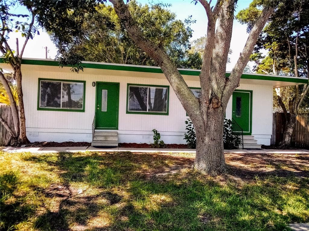10530 68TH AVENUE, SEMINOLE, FL 33772