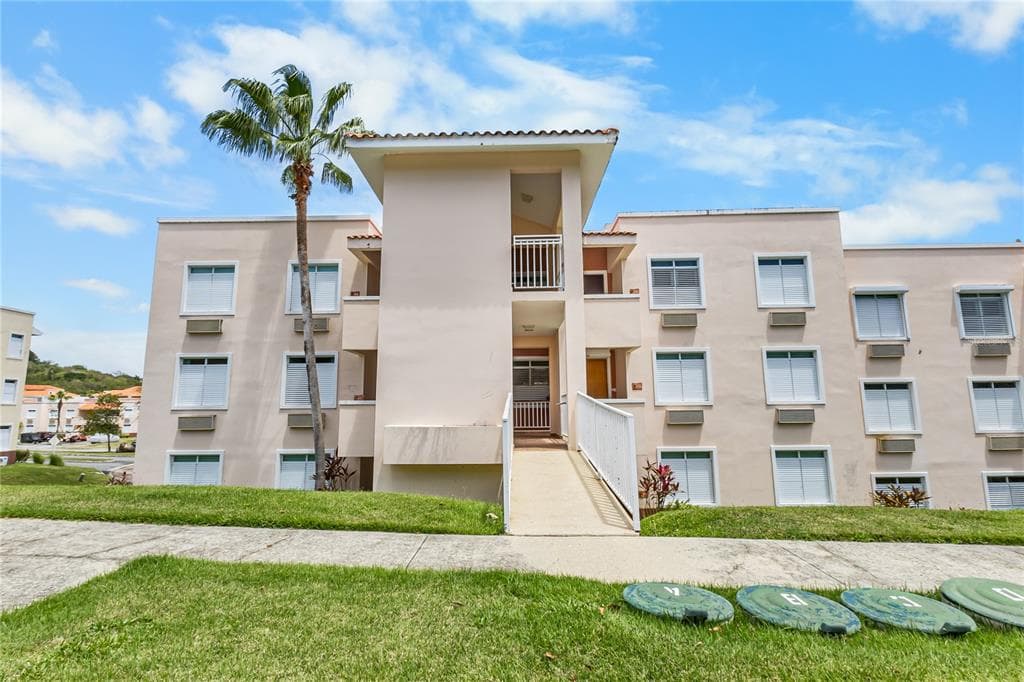 180 PALMAS DRIVE # 9C, HUMACAO, PR 00791
