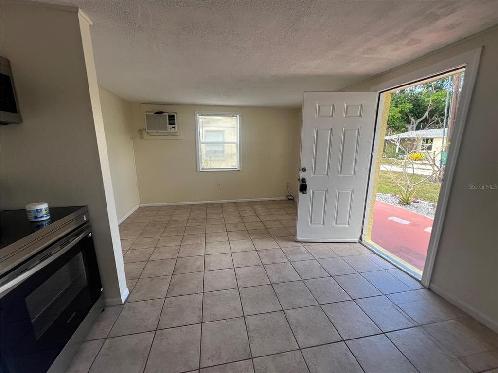 255 PINEAPPLE STREET # 3, ENGLEWOOD, FL 34223 — zdjęcie 3