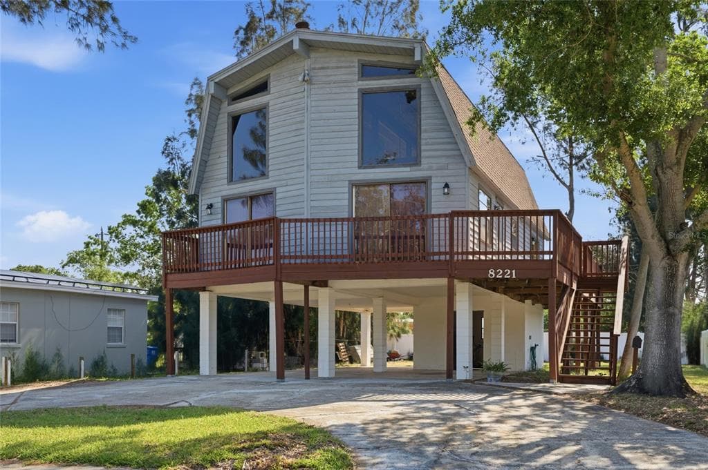 8221 RIVERSIDE DR NE, ST PETERSBURG, FL 33702