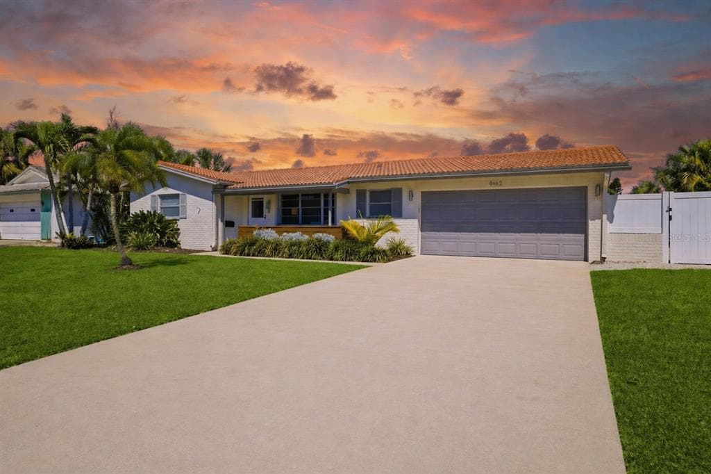 4462 39TH STREET S, ST PETERSBURG, FL 33711