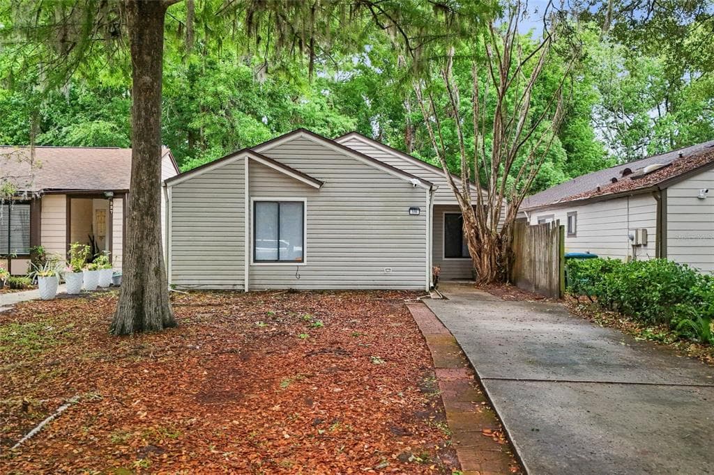 335 KIRKCALDY DRIVE, WINTER SPRINGS, FL 32708