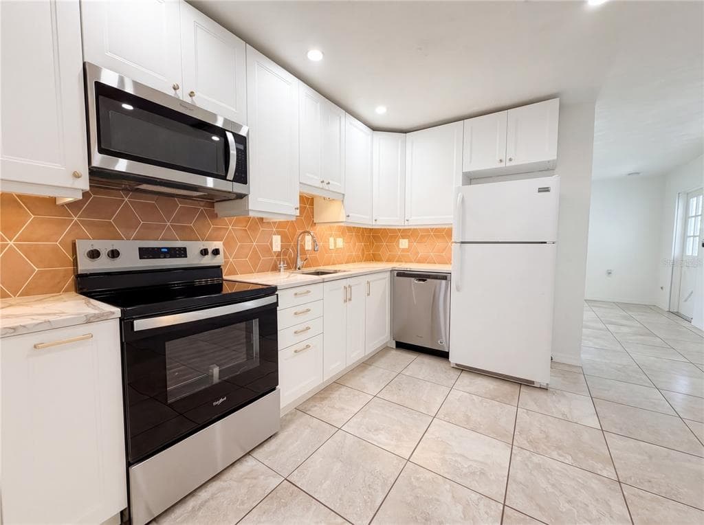 829 E 4TH STREET, ENGLEWOOD, FL 34223 — zdjęcie 2