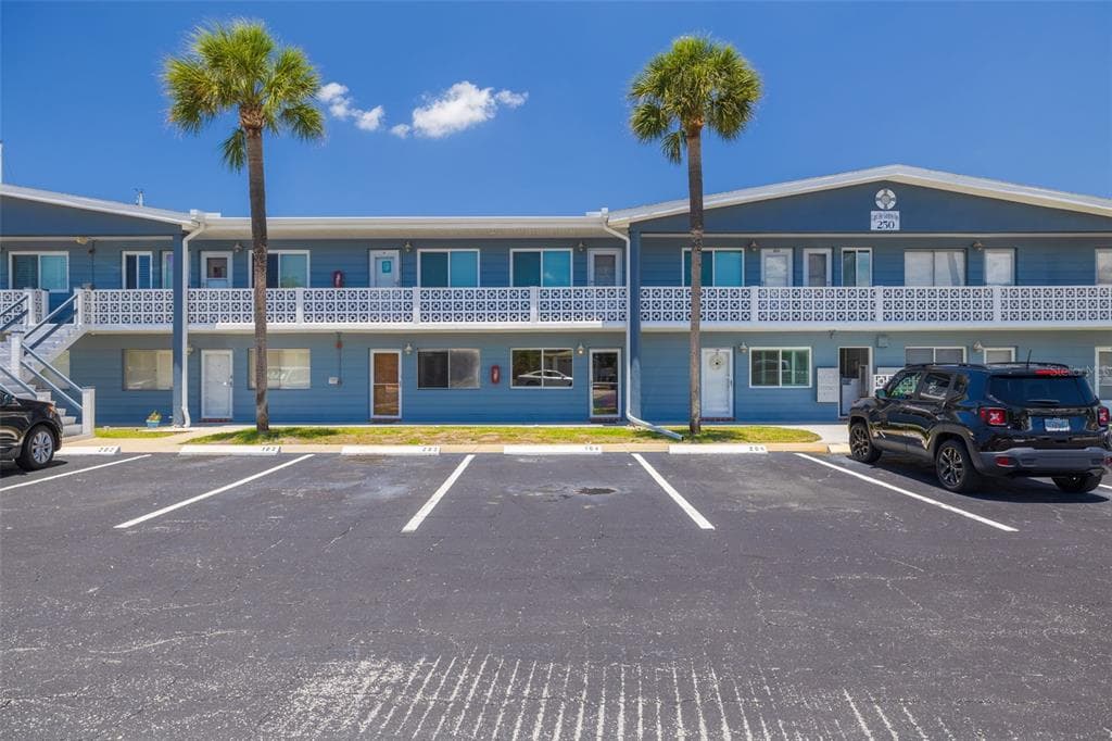 250 126TH AVENUE # 104, TREASURE ISLAND, FL 33706 — zdjęcie 2