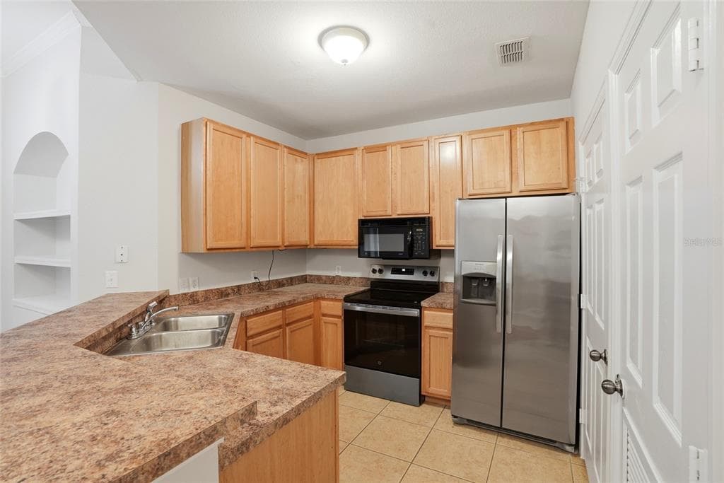 9916 COURTNEY PALMS BOULEVARD # 302, TAMPA, FL 33619 — zdjęcie 4