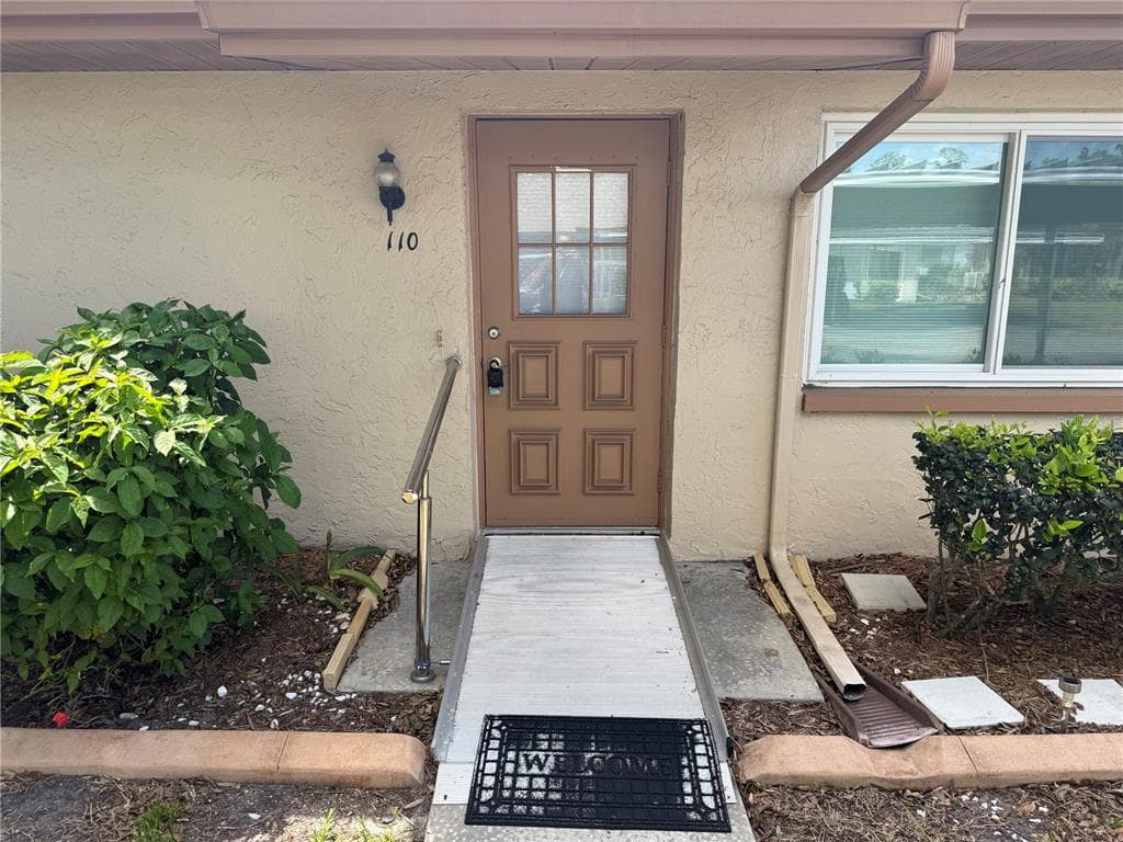 110-112 GLOUCESTER BOULEVARD, SUN CITY CENTER, FL 33573 — zdjęcie 5