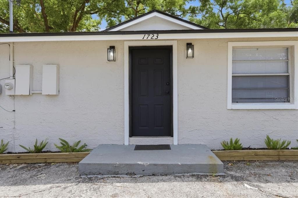 1723 E IDELL STREET, TAMPA, FL 33604