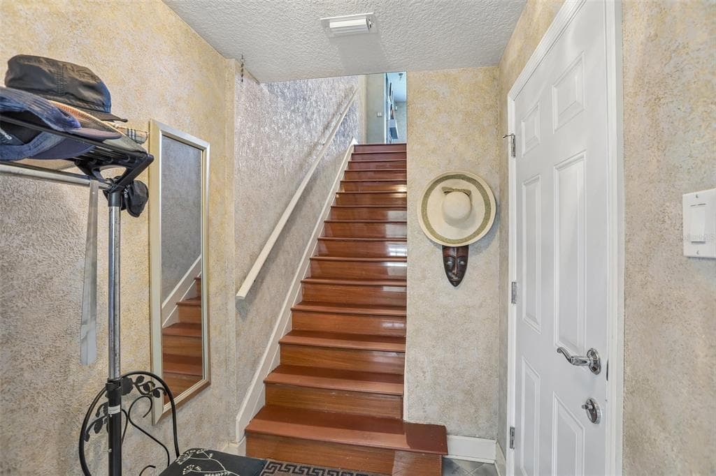 113 YACHT CLUB CIRCLE, NORTH REDINGTON BEACH, FL 33708 — zdjęcie 4