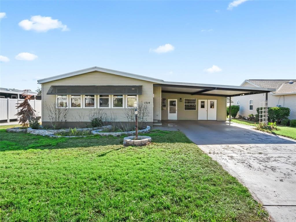 1514 HILLCREST DRIVE, LADY LAKE, FL 32159