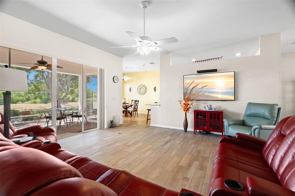 1134 SIGNATURE DRIVE, SUN CITY CENTER, FL 33573 — zdjęcie 5