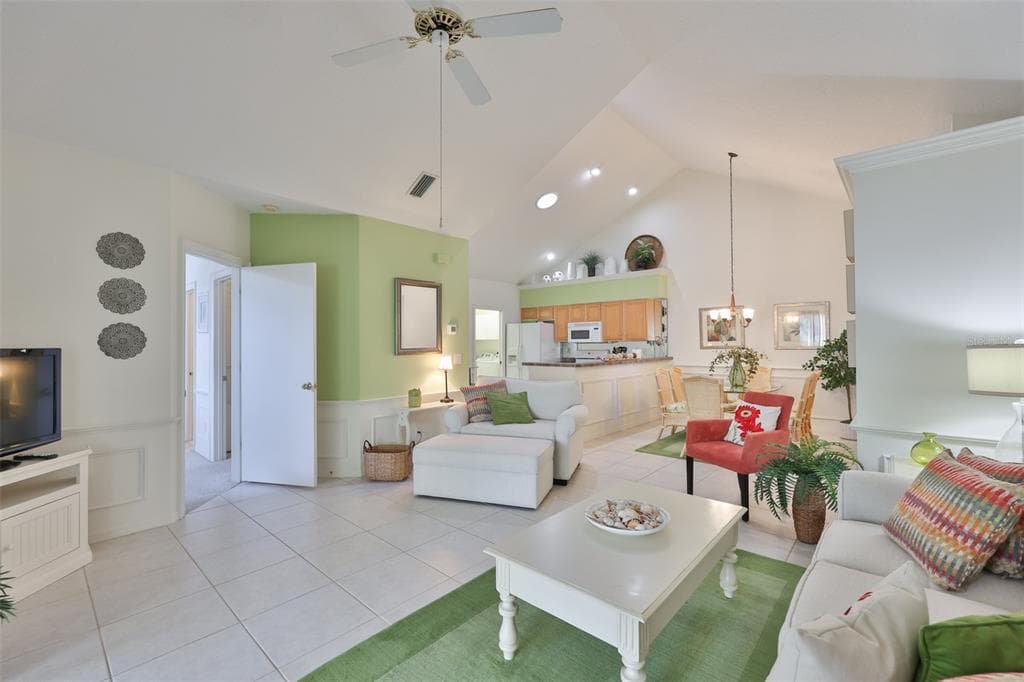 1115 GOLFVIEW WOODS DRIVE, SUN CITY CENTER, FL 33573 — zdjęcie 2