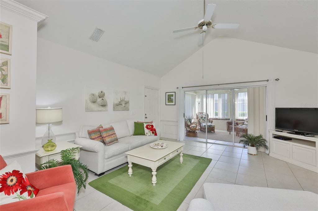 1115 GOLFVIEW WOODS DRIVE, SUN CITY CENTER, FL 33573 — zdjęcie 4