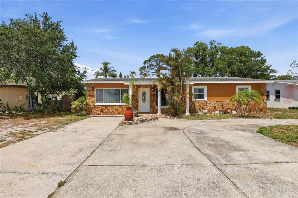 721 BAYSHORE DRIVE, TARPON SPRINGS, FL 34689