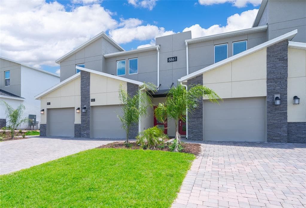 8861 CABOT CLIFFS DRIVE # 104, DAVENPORT, FL 33896
