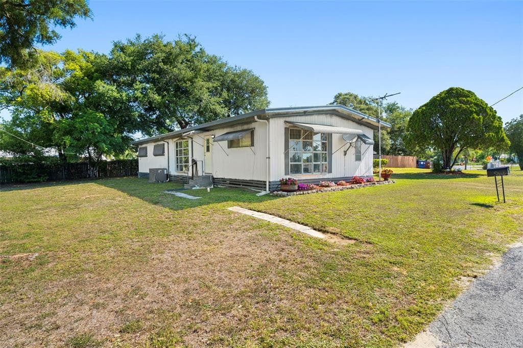 10220 WELLINGTON AVENUE, DADE CITY, FL 33525 — zdjęcie 2