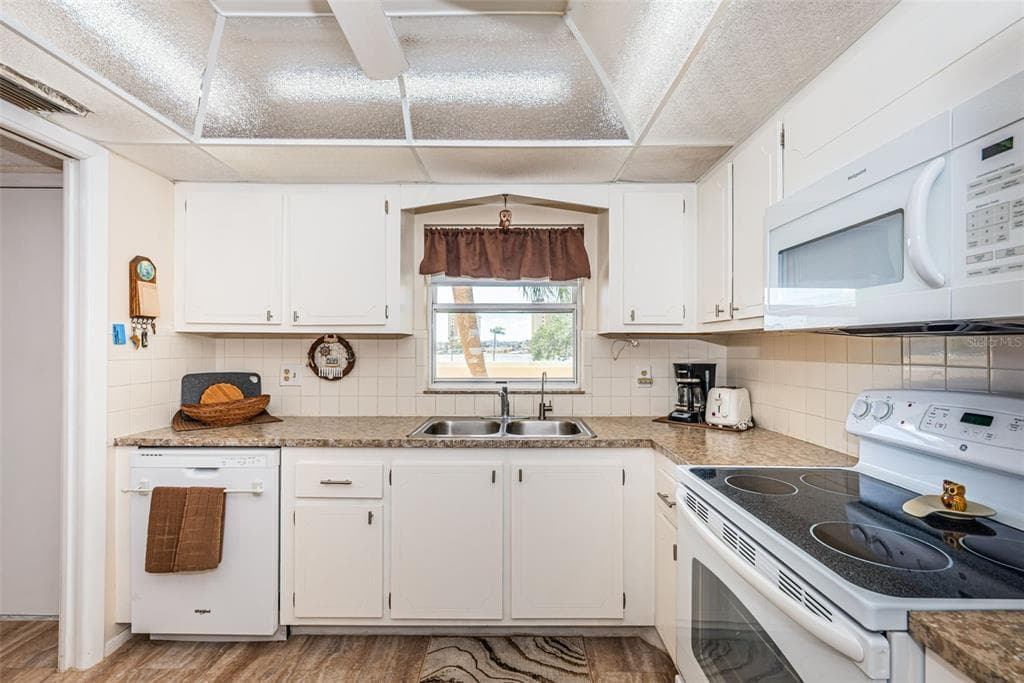 4725 COVE CIRCLE # 210, ST PETERSBURG, FL 33708 — zdjęcie 2