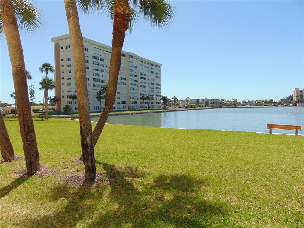 4775 COVE CIRCLE N # 104, ST PETERSBURG, FL 33708 — zdjęcie 3