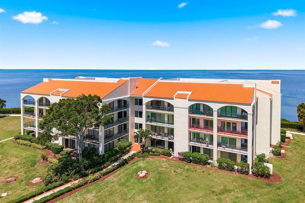 302 MARINER DRIVE # 302, TARPON SPRINGS, FL 34689