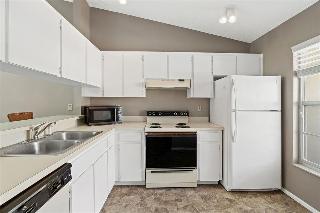 12239 SUN VISTA COURT E, TREASURE ISLAND, FL 33706 — zdjęcie 4