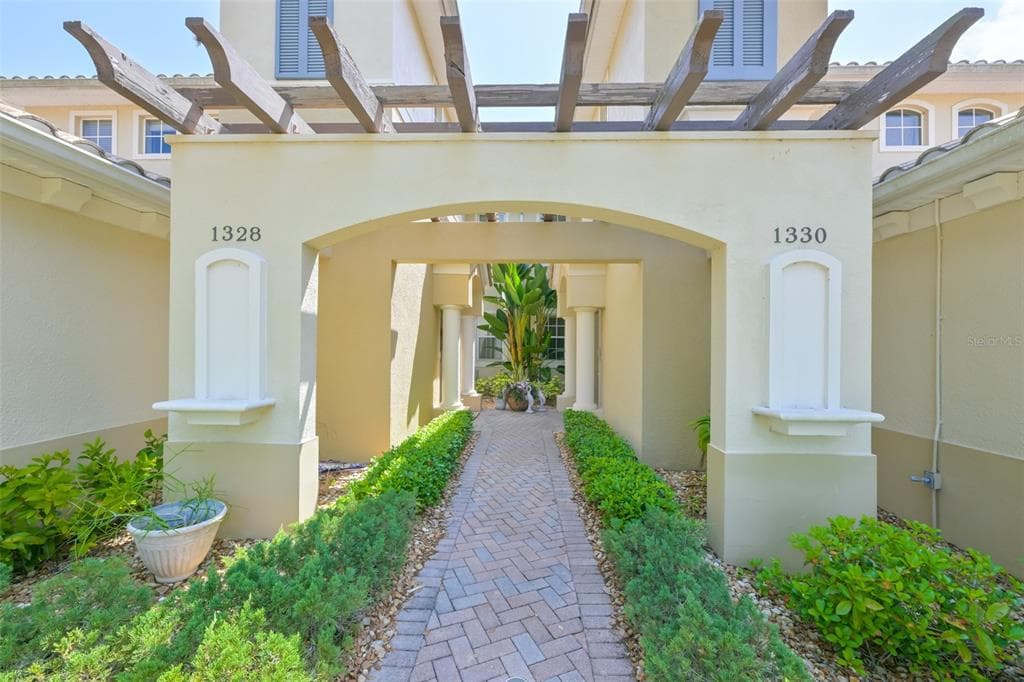 1330 EMERALD DUNES DRIVE, SUN CITY CENTER, FL 33573 — zdjęcie 2