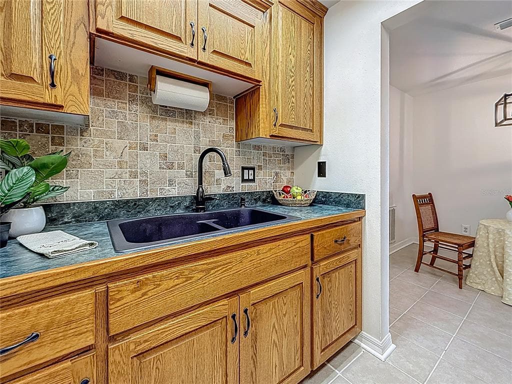 2442 ENTERPRISE ROAD # 6, CLEARWATER, FL 33763 — zdjęcie 4