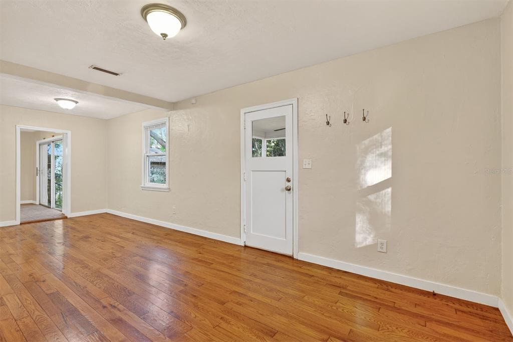 914 NE 6TH AVENUE, GAINESVILLE, FL 32601 — zdjęcie 3