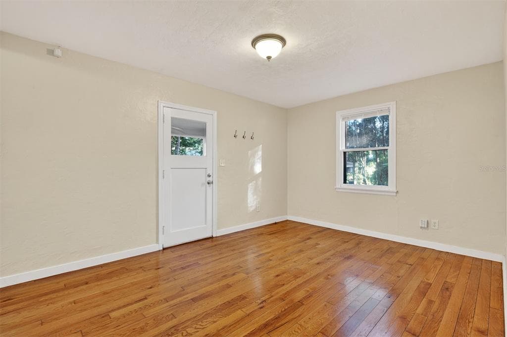 914 NE 6TH AVENUE, GAINESVILLE, FL 32601 — zdjęcie 4