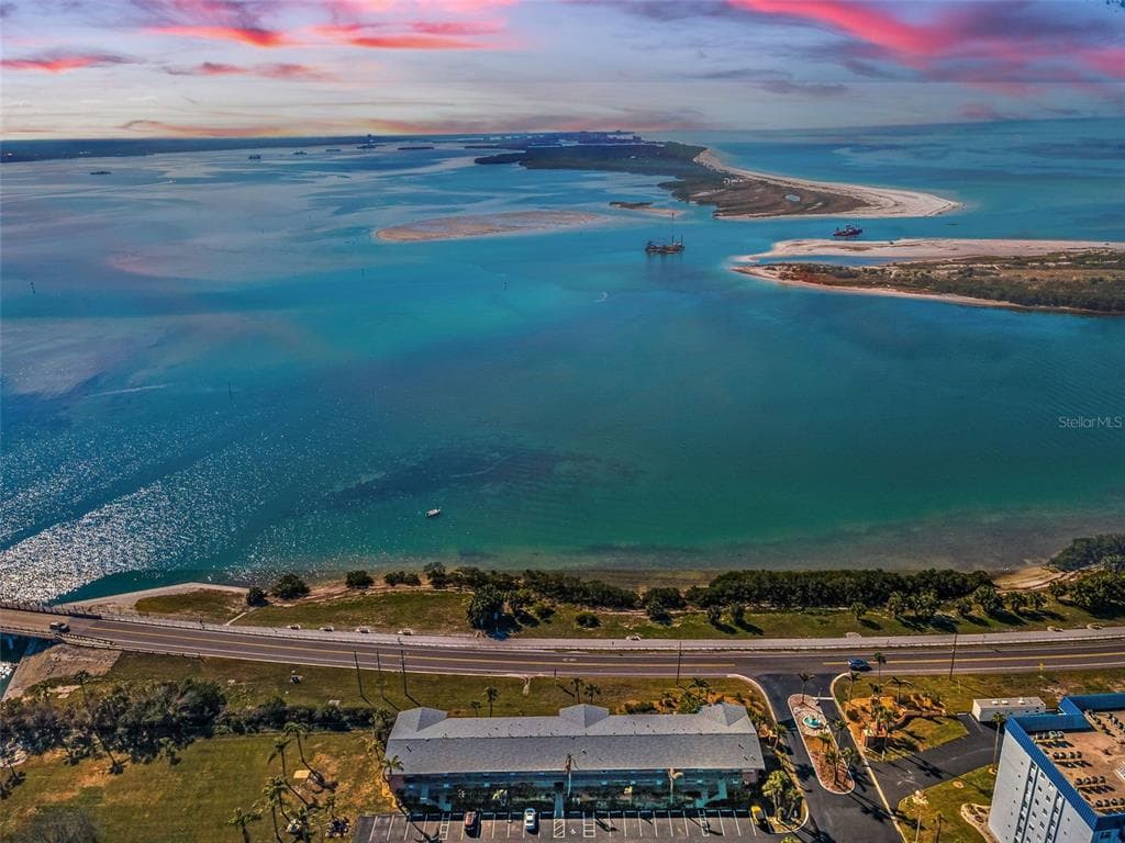 2 CAUSEWAY BOULEVARD # 208, DUNEDIN, FL 34698