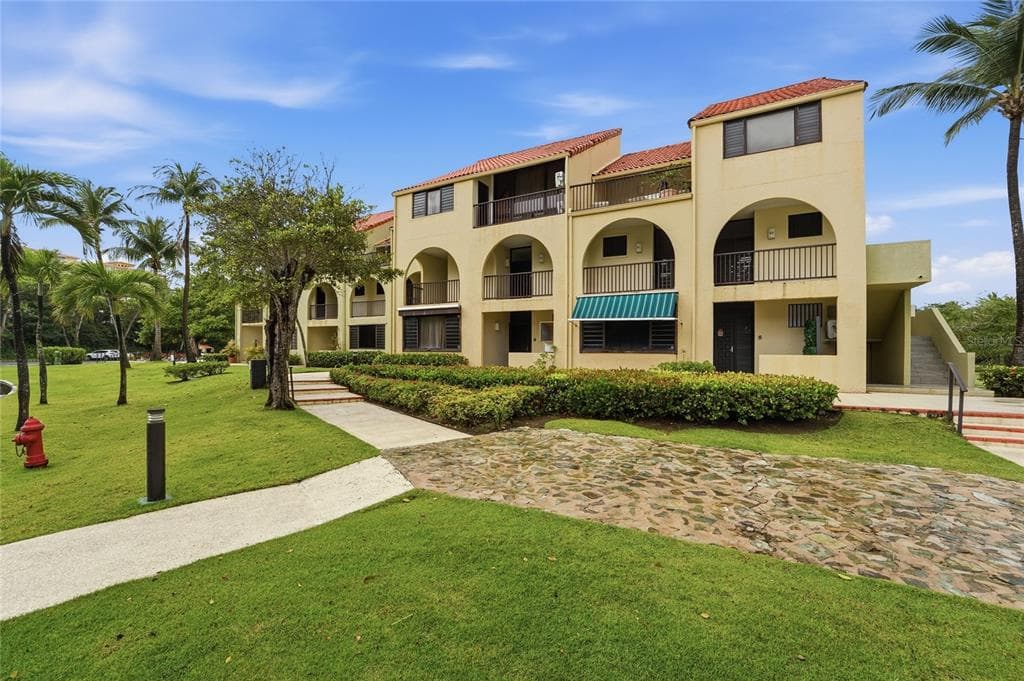 83 BEACH VILLAGE DR # 83, HUMACAO, PR 00791