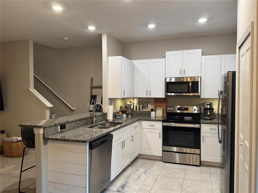 9640 PEMBROOKE PINES DRIVE, SUN CITY CENTER, FL 33573 — zdjęcie 4