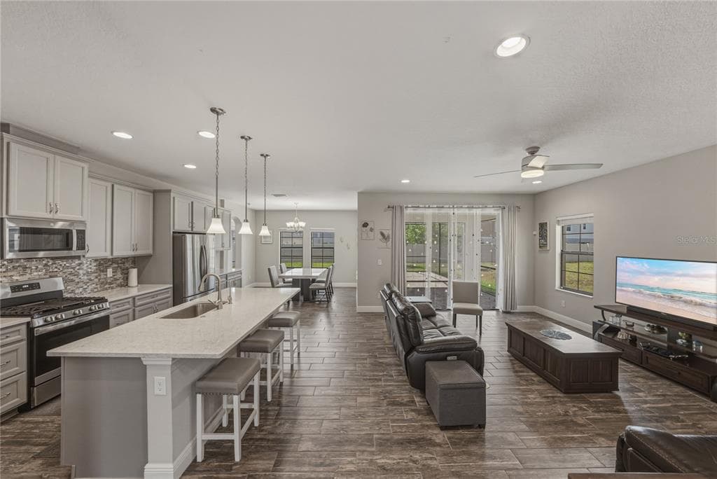 14633 RED CASTLE AVENUE, LITHIA, FL 33547 — zdjęcie 4