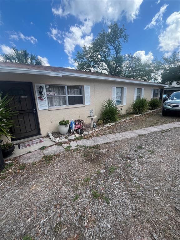 8604 N BRANCH AVENUE, TAMPA, FL 33604