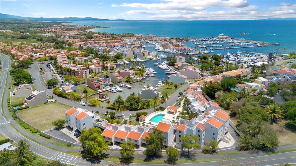 125 PALMARINA CLUB # 12, HUMACAO, PR 00791