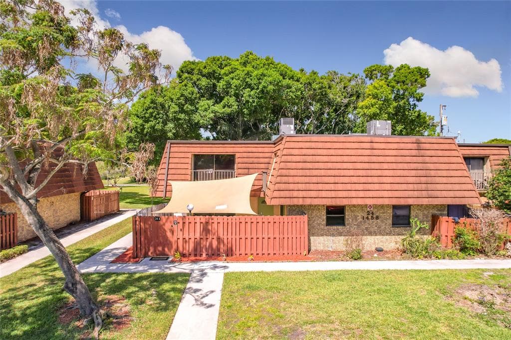 1458 N LAWNWOOD CIRCLE # 24A, FORT PIERCE, FL 34950 — zdjęcie 2