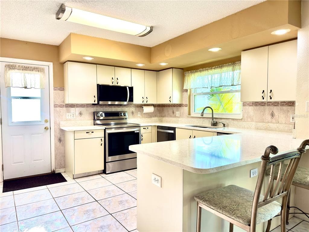 1702 SUNKISSED DRIVE, TARPON SPRINGS, FL 34689 — zdjęcie 3