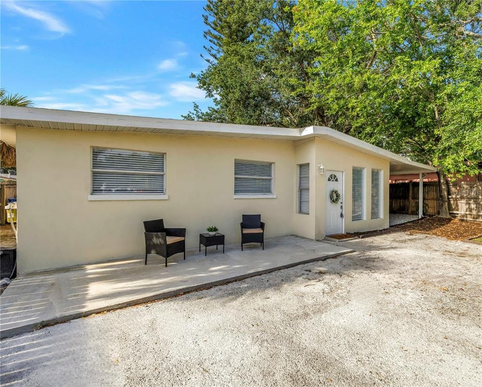 110 NE MONROE CIRCLE N # 1, ST PETERSBURG, FL 33702