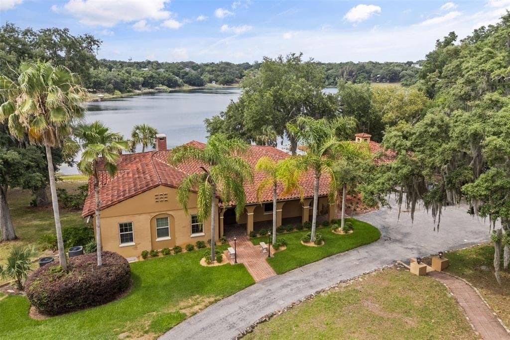 1909 COUNTRY CLUB DRIVE, EUSTIS, FL 32726