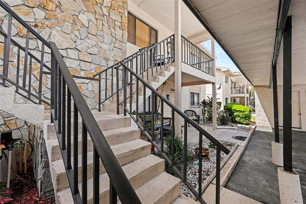 9990 EAGLES POINT CIRCLE # 4, PORT RICHEY, FL 34668 — zdjęcie 2
