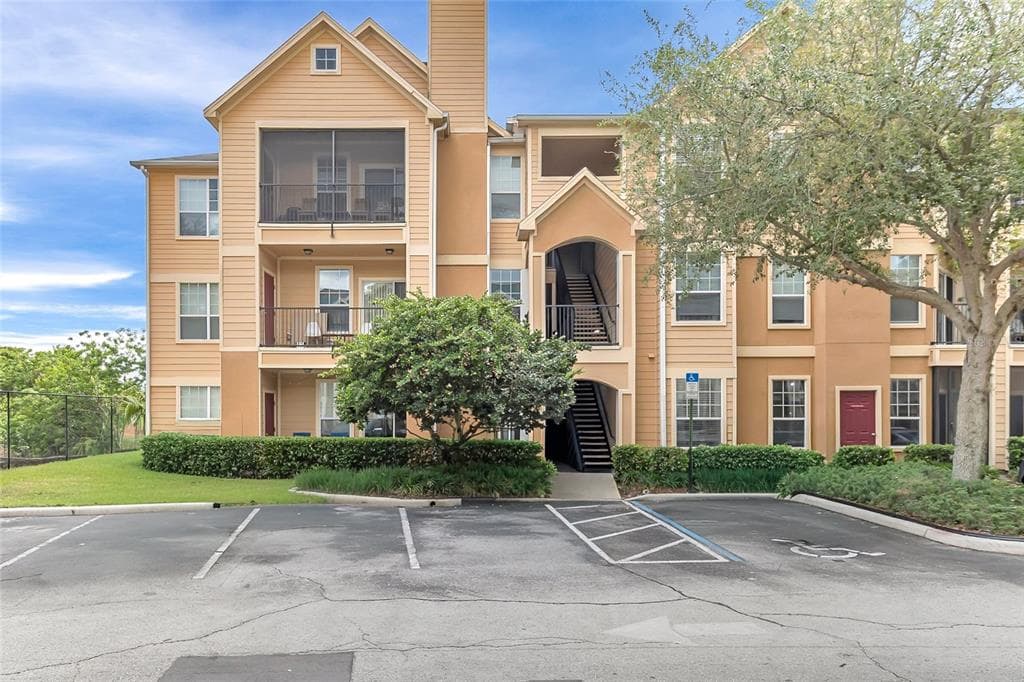 1995 ERVING CIRCLE # 208, OCOEE, FL 34761