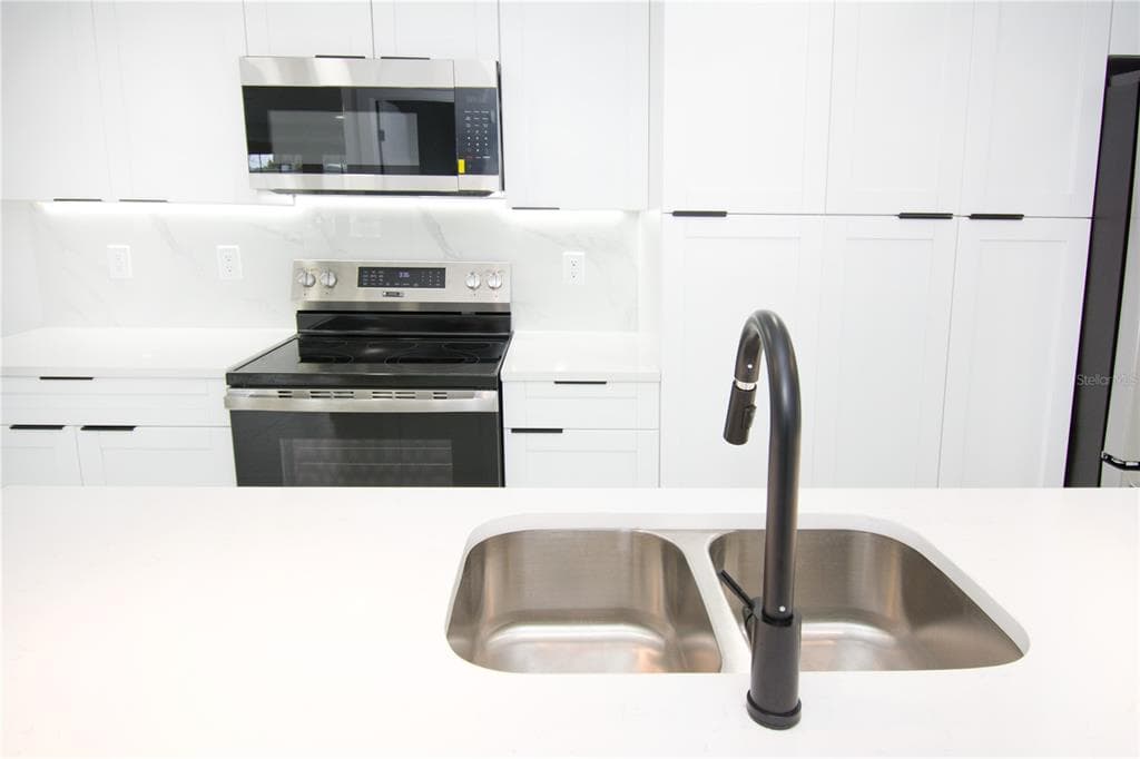 9409 LONSDALE COURT, TAMPA, FL 33615 — zdjęcie 5