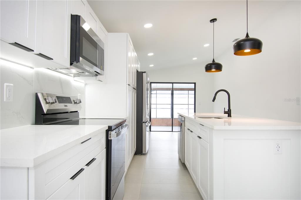 9409 LONSDALE COURT, TAMPA, FL 33615 — zdjęcie 4