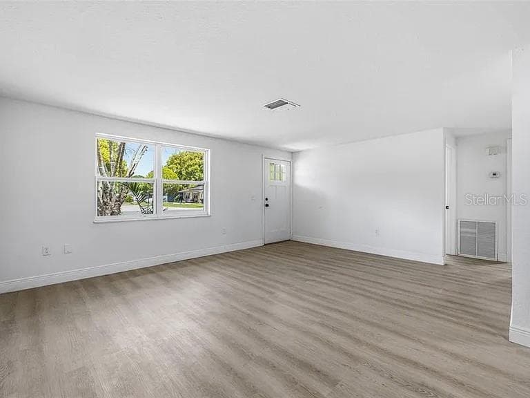 39252 HEIGHTS AVENUE, ZEPHYRHILLS, FL 33542 — zdjęcie 3