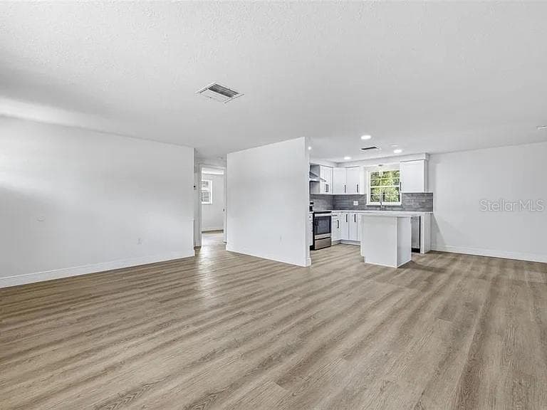 39252 HEIGHTS AVENUE, ZEPHYRHILLS, FL 33542 — zdjęcie 4
