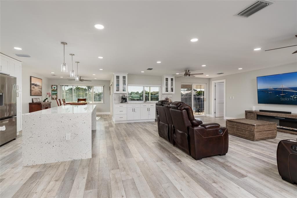 9773 1ST STREET NE, ST PETERSBURG, FL 33702 — zdjęcie 5