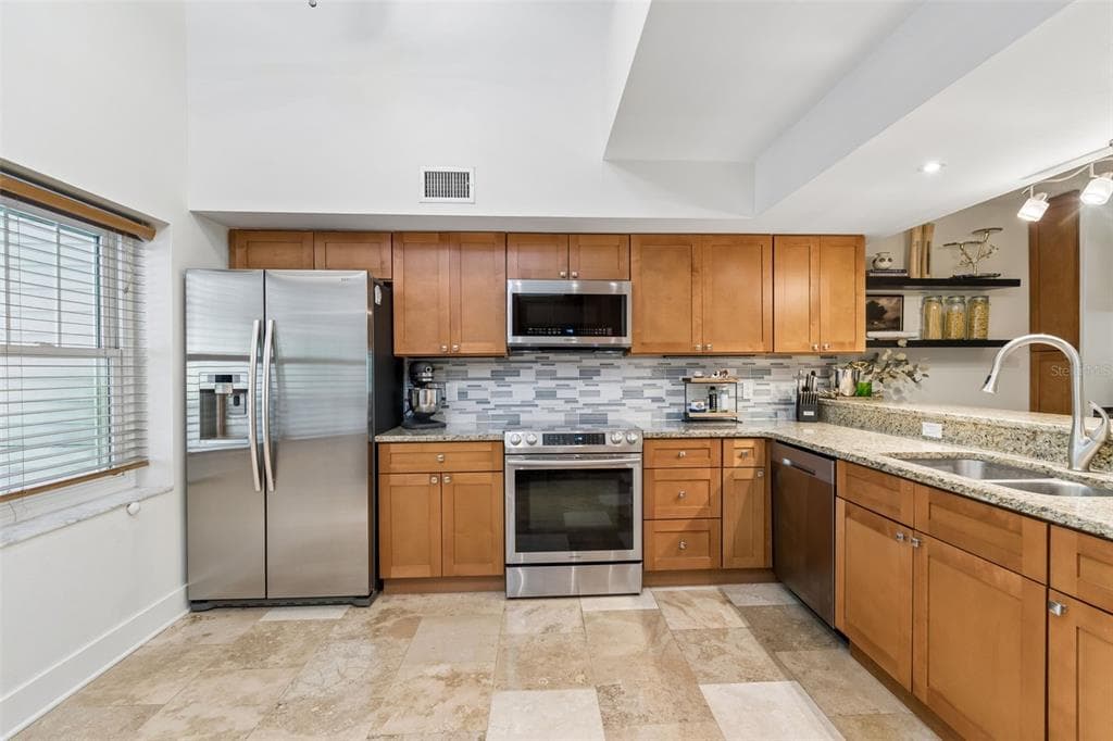 2599 DOLLY BAY DRIVE # 302, PALM HARBOR, FL 34684 — zdjęcie 2