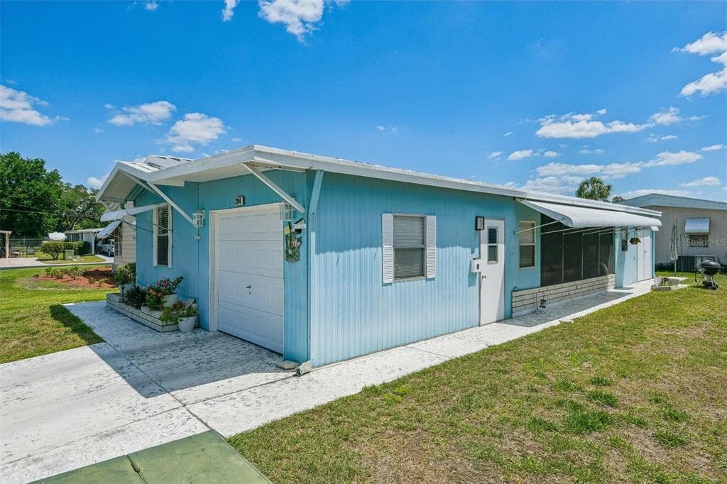 3204 POND HOLLOW STREET, WESLEY CHAPEL, FL 33543